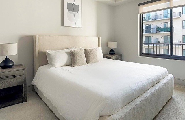 Landing | Modern 2BD, Tennis Court, Gym