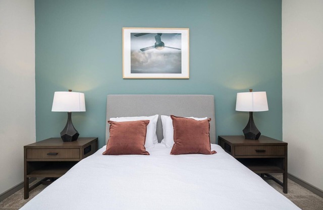 Landing | Spectacular 2BD, Gym