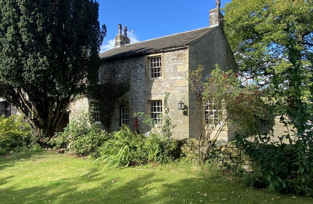 LANESIDE HOUSE, family friendly, with open fire in Bolton-By-Bowland