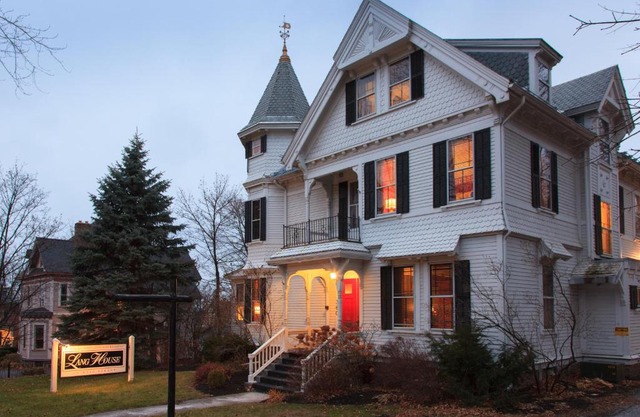 Lang House on Main Street Bed & Breakfast