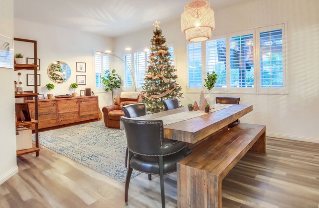 Large 5 bedroom House in Otay Ranch with an Entertainers backyard Downtown 25min