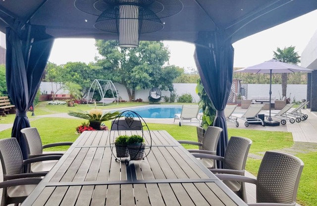 LARGE 6 BEDROOMS LUXURY HOME WITH POOL AND OUTSIDE HOT TUB