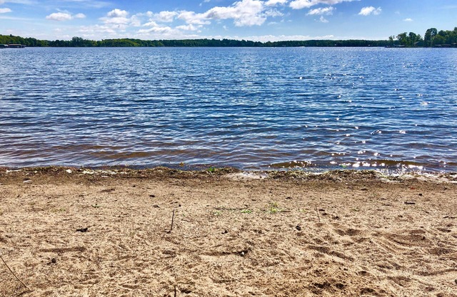 Large Bay Lake Lakefront Cabin w/Game Room & Water-View Deck, Dock and more…