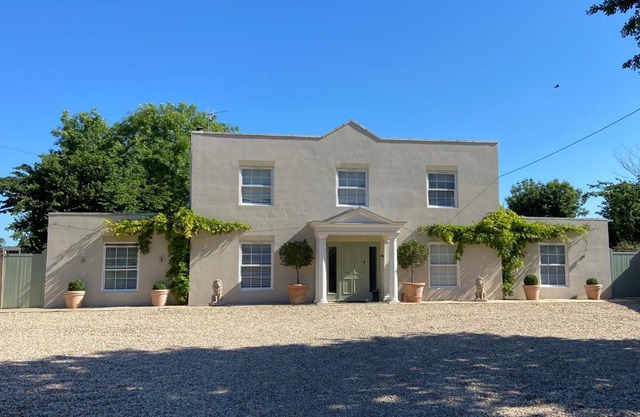 Large Country House - Hot Tub - Pool Table - BBQ - 5 Bedrooms - Log Burner