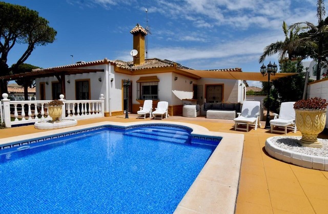 Large and classic villa in Chiclana de la Frontera, Andalusia, Spain with private pool for 8 persons