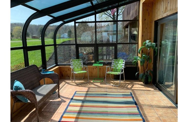 Large home with Game Room, Outdoor Bar, & Hot Tub!