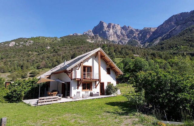LARGE LUXURY CHALET/WELLNESS SPA. VALLOUISE VALLEY
