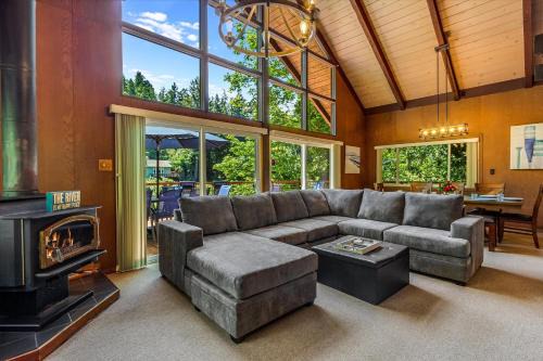 Lazy River Lodge - Hot Tub On the River Kayaks