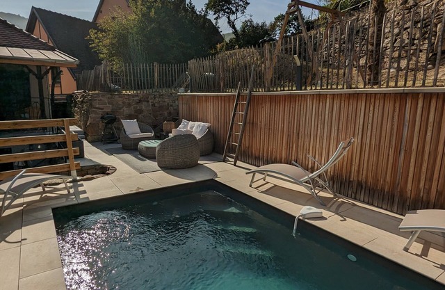 Le Cottage *, 4-bedroom house in the heart of the historic center of Kaysersberg, with parking facilities.