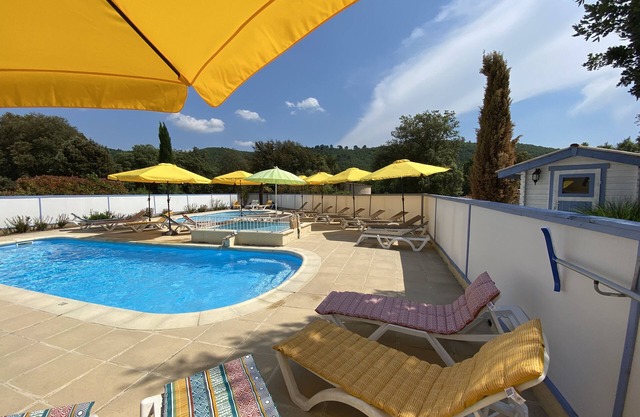 Le Petit Paradis Provençal (Lavandin 1)