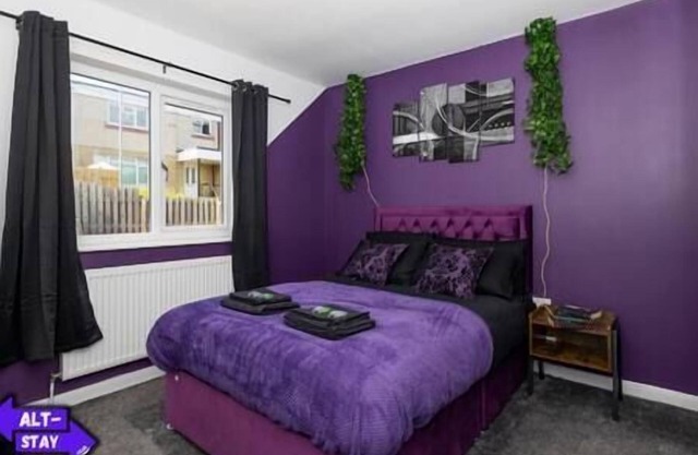 Leeds 6 Bed (2x Adjacent Homes)