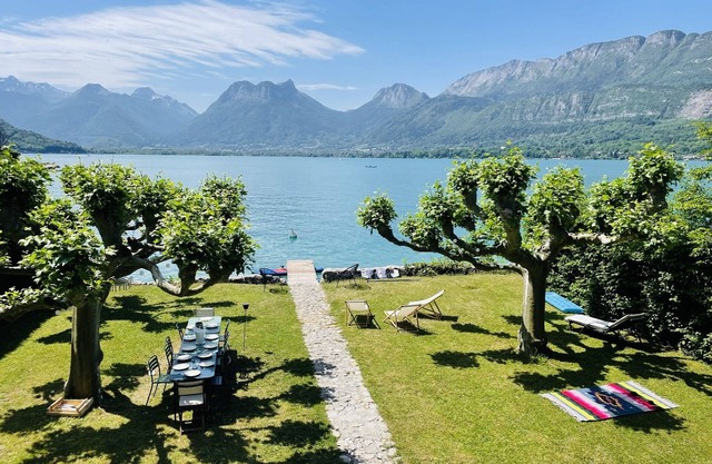 Les Clapotis: Lake Annecy waterfront house