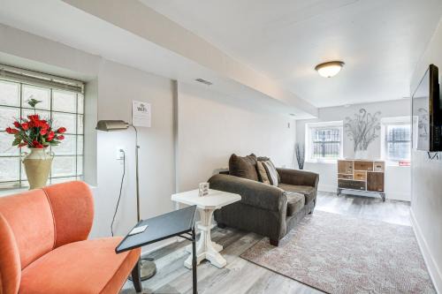 Less Than 2 Mi to UChicago Pet-Friendly Getaway with Yard
