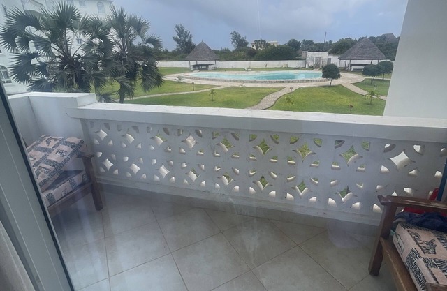 Less than 5 mins from the indian ocean and 10mins from the international airport