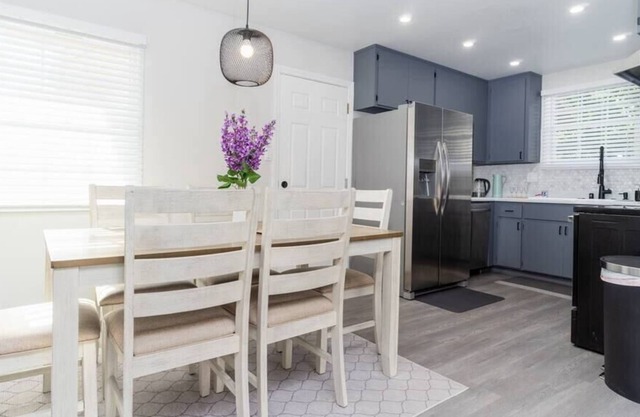 Local Gem! Brand New Furniture, Fun Backyard Games, and Central AC!