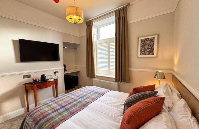Located in the heart of Glossop in the High Peak, Westwood Boutique Aparthotel combines comfort with convenience. Set against the breathtaking backdrop of the Peak District.