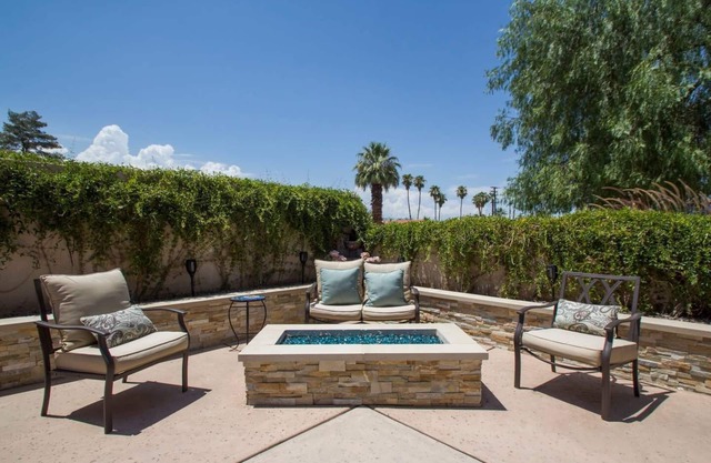 Location, Location , Location: Gorgeous, Clean, Private Casita w/Patio