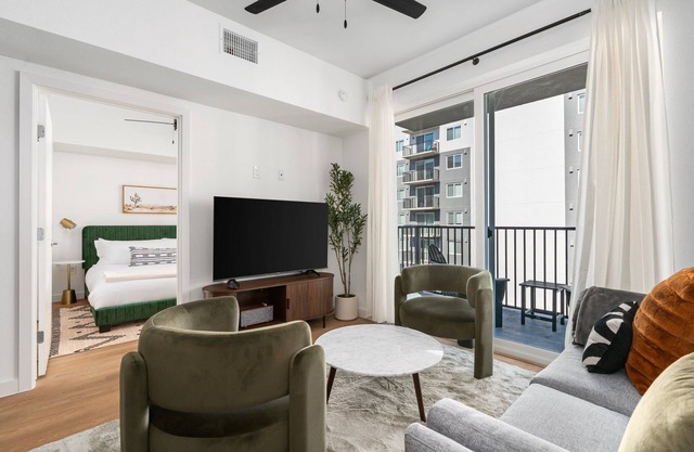 Lodgeur | Fresh 2BR w/balcony | Energy Corridor