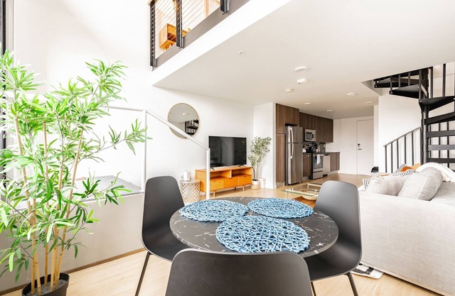 Loft | Gym, Lounge, Rooftop | Bellevue | Sophari C