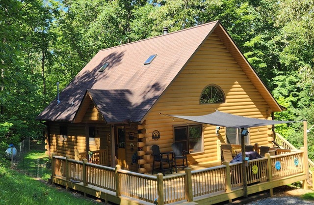 Log Cabin - Secluded 5 Acres - 5 min to Historic Downtown Murphy