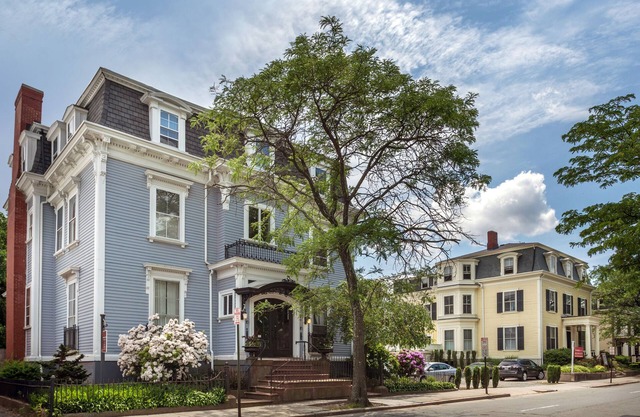 Lovely 1 Bedroom Apartment in Wayland Square, Steps to Brown University