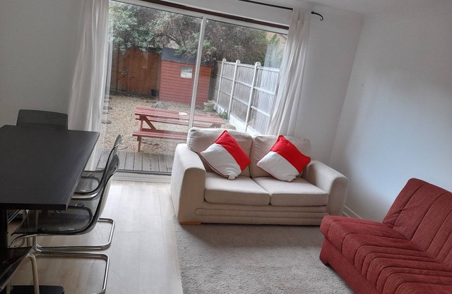 Lovely 2 bedroom home with great transport link to Central London