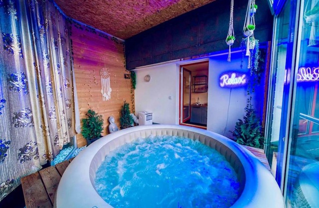 Lovely 3BD - Rooftop - Jacuzzi&Sauna