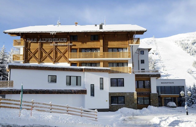 Lovely apartment for 4 guests with pool, WIFI, TV, balcony, pets allowed and panoramic view