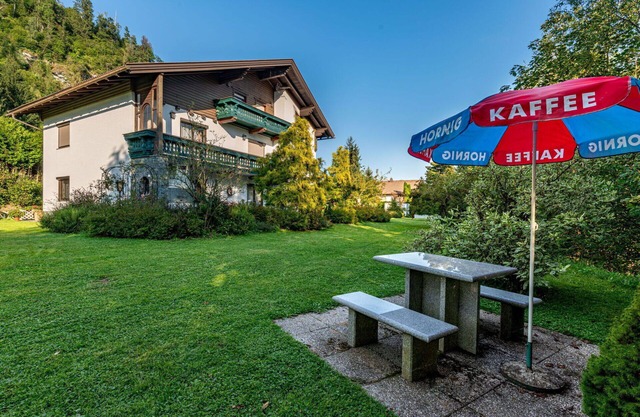Lovely apartment for 4 guests with WIFI, TV, patio and pets allowed