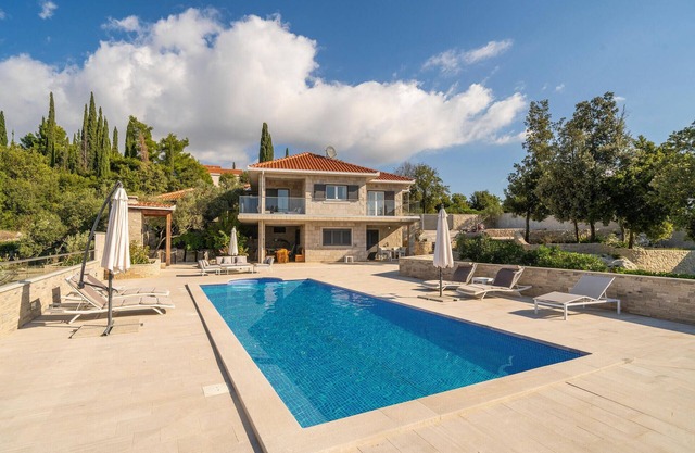 Lovely apartment in Cilipi with WiFi