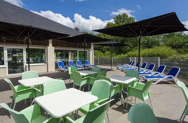 Lovely apartment in villa for 5 guests with pool, internet, TV, terrace and pets allowed