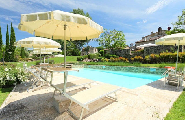 Lovely apartment in villa for 6 guests with WIFI, pool, TV and patio