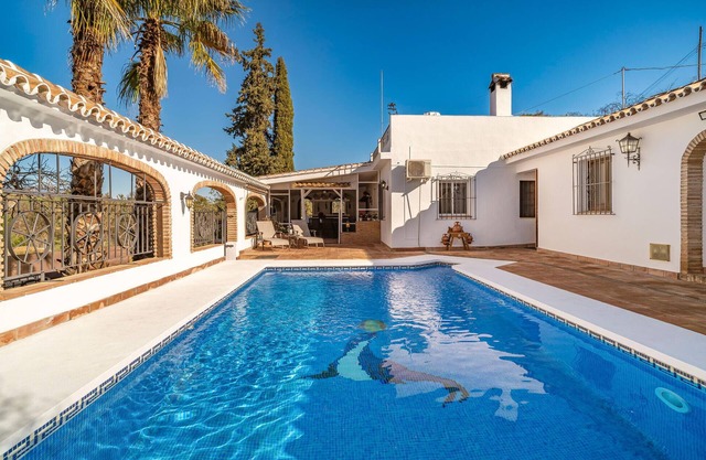 Lovely home in Guaro with WiFi