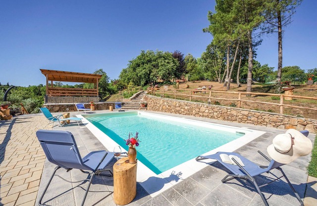 Lovely home in Monte San Savino -AR-