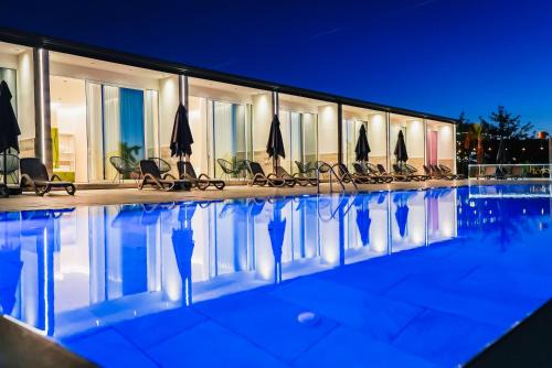 Lumeris lakeview Suites and SPA