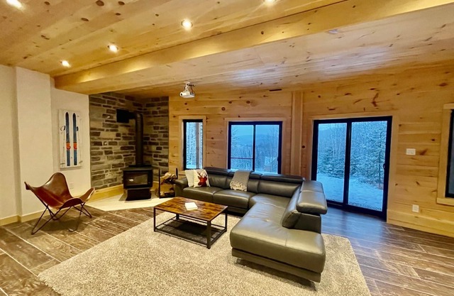 Lunord Kanata Tremblant (137 Pavillon-Kanata)