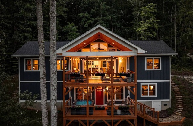 Luxe 5 mi. to Asheville HotTub FirePit Mtn Views