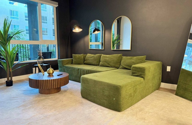 Luxe Deco Haven W/Pool,Gym&Parking near Disneyland