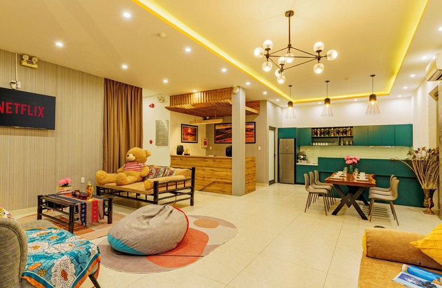 Luxurious 6-bedroom villa with AC/Kitchen/Free pick up