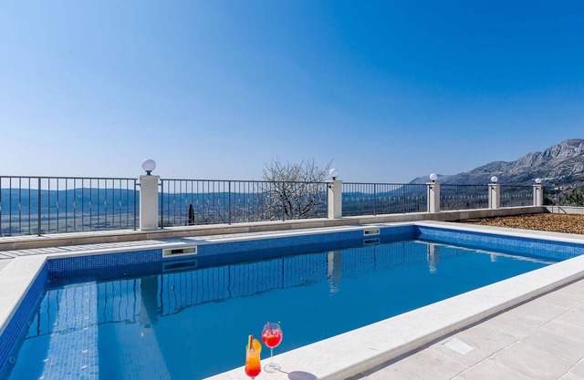 Luxurious Villa in Gruda with Pool