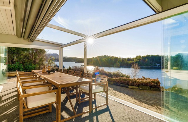 Luxurious waterfront Villa w/Boat&kayaks. Only 15 min from Bergen city center!