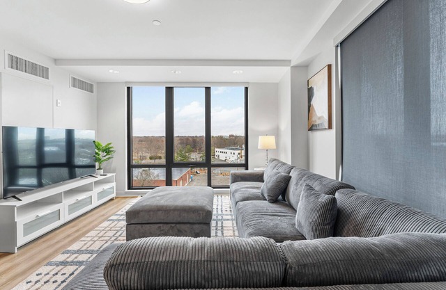 Luxury 2bd/2ba near Harvard 8329