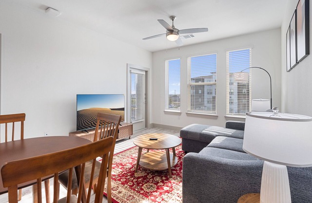 Luxury 2BD/2BA Next to Airport 1984