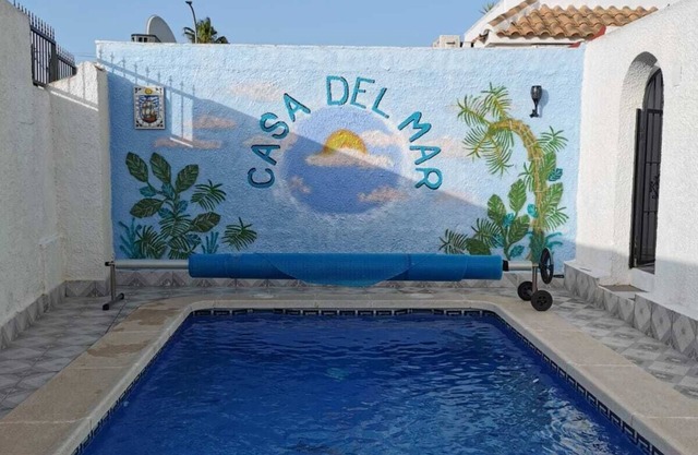 Luxury Family Holiday Villa, Private Pool, in the heart of Los Alcazares