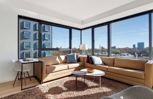 Luxury Fenway-Kenmore Two Bedroom with Amenities