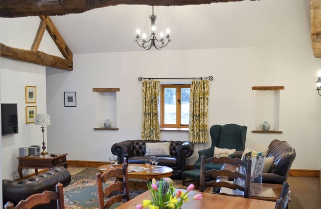 LUXURY HOLIDAY COTTAGE- 5 MIN FROM ABERGAVENNY THE GATEWAY TO WALES