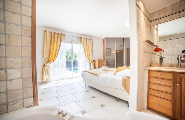 Luxury Home -Villa-Pool-Jacuzzi-Family- pool table