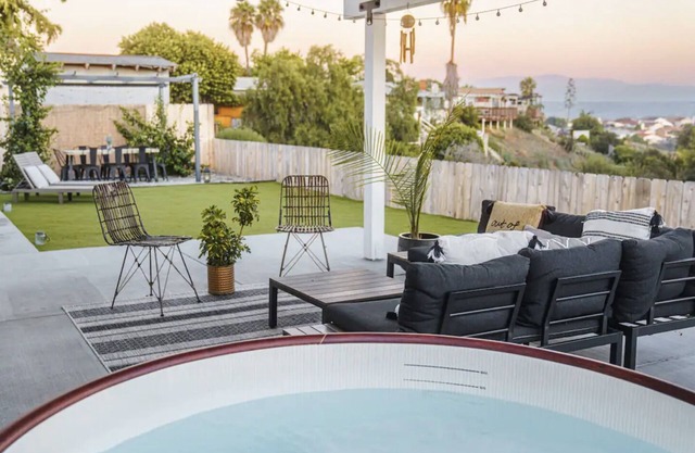 Luxury home with beautiful views - 15 min from DT!