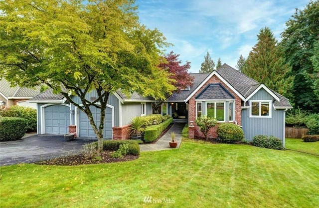Luxury, modern, Bright villa w/deck, back yard, fire pit