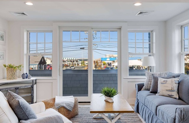 Luxury Ocean View Corner Condo (725S.F.)